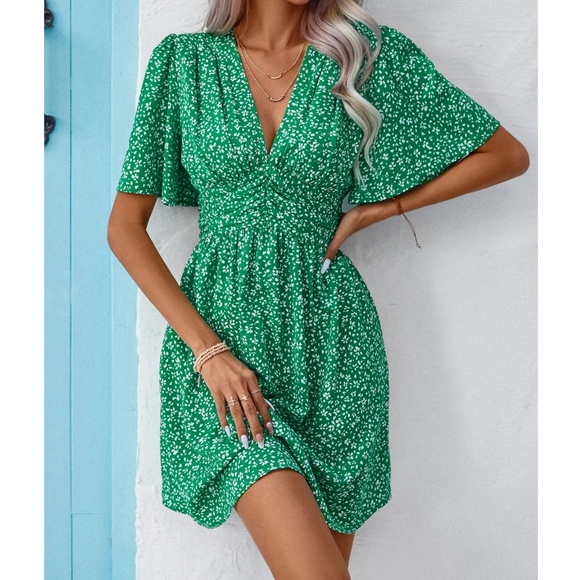 Boho Floral Print V neck Butterfly Sleeve Mini Dress - Picture 1 of 7